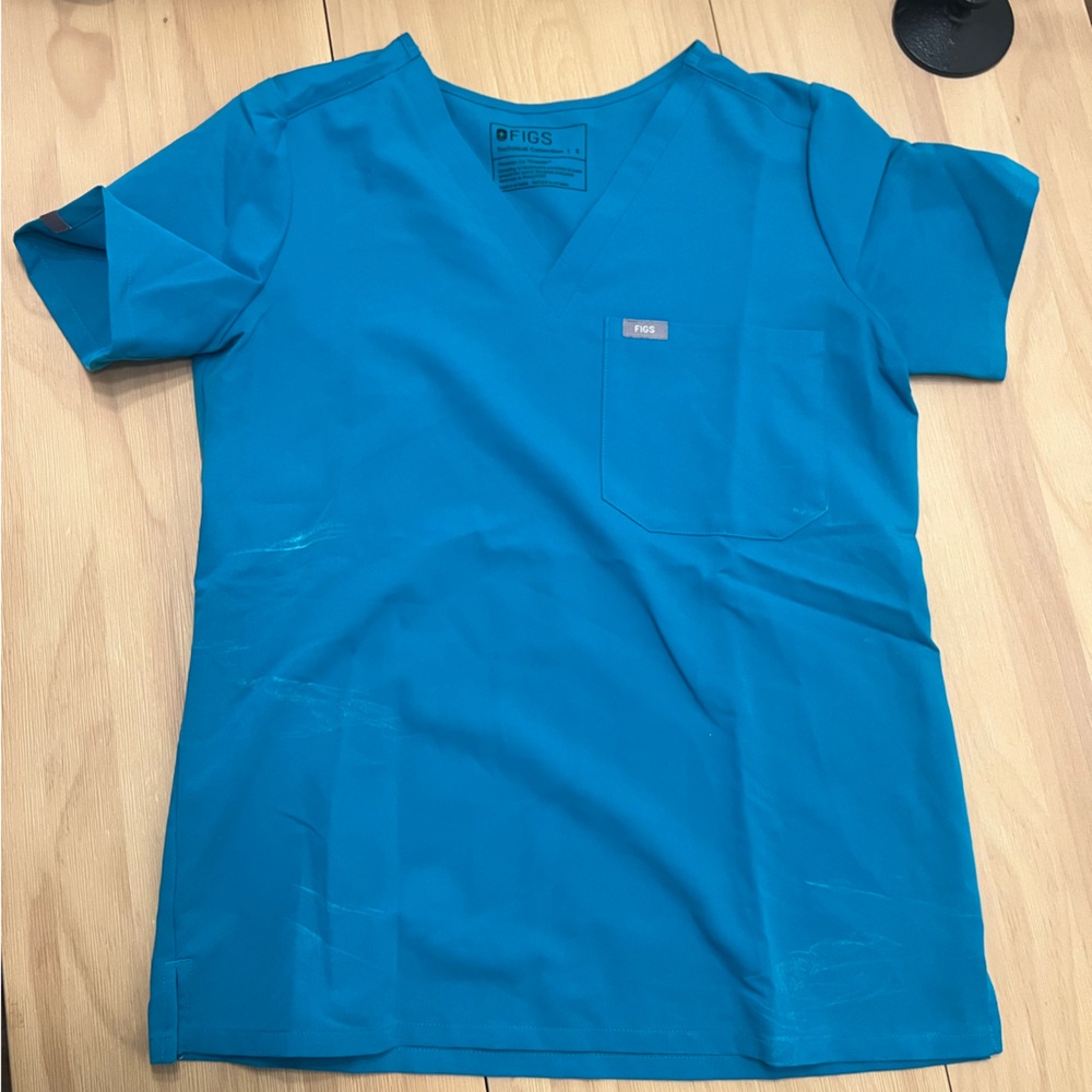 FIGS Catarina one-pocket scrub top